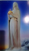 statue blanche de la vierge sur fond bleu