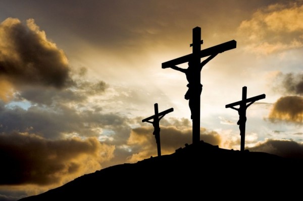 trois croix sur une coline